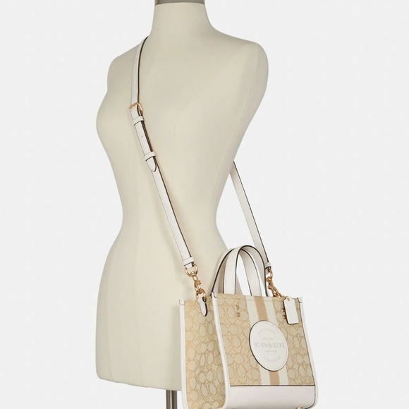 Coach C8417 Dempsey Tote 22 In Signature Jacquard With Stripe And Coach Patch In - Picture 8 of 11